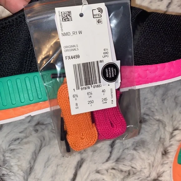 SOLD 🛑🛑 Brand new Adidas NMD womens Size 8 - Picture 2 of 7